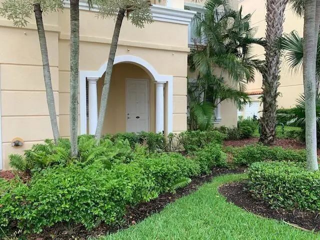 20 Harbour Isle Drive W #106, Fort Pierce