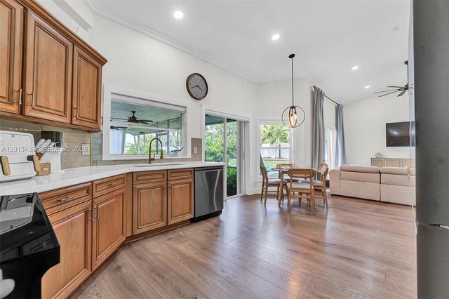 2 of 42 - 4133 Nw 81st Terrace, Coral Springs, FL