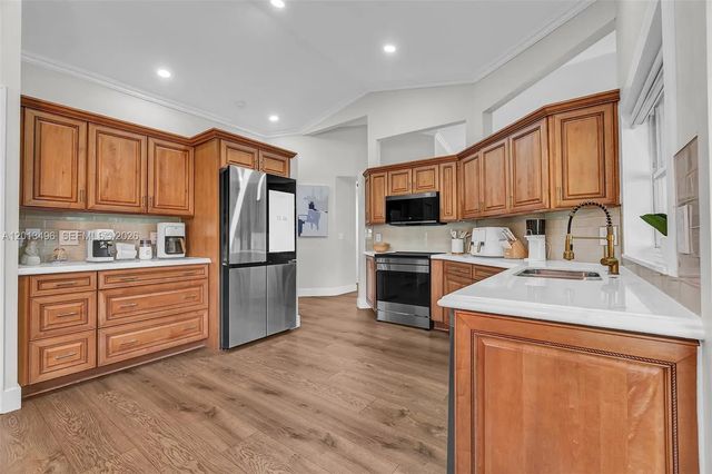 3 of 42 - 4133 Nw 81st Terrace, Coral Springs, FL