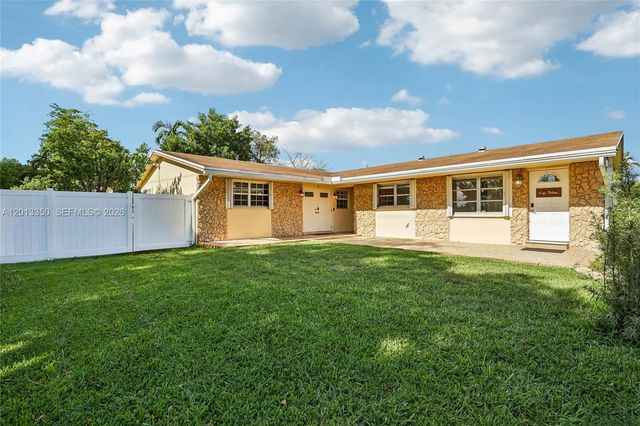 2 of 38 - 108 Se 4th Terrace, Dania Beach, FL