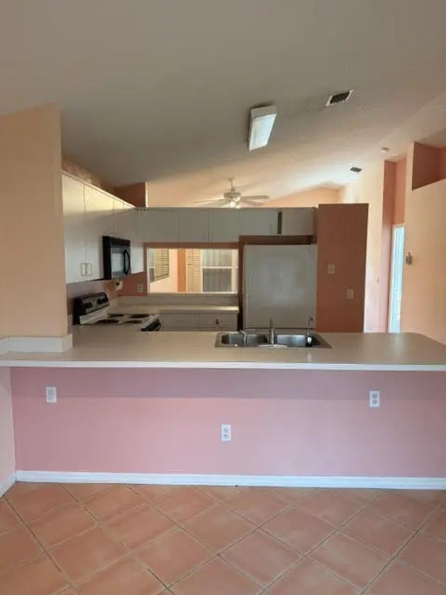 5 of 17 - 606 Nw San Remo Circle, Port St. Lucie, FL