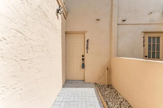 3 of 32 - 4281 Nw 76th Avenue, Davie, FL