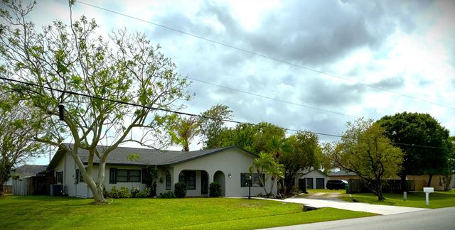 202 Sw Crescent Avenue, Port St. Lucie