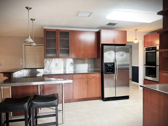 2 of 43 - 202 Sw Crescent Avenue, Port St. Lucie, FL