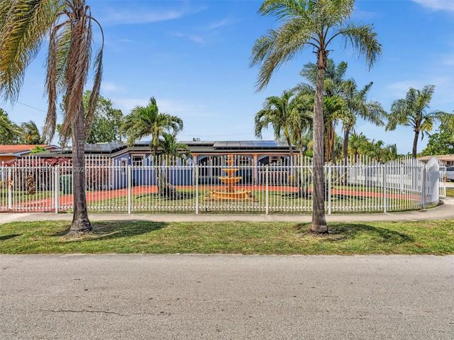 3 of 30 - 4301 Nw 185th Street, Miami Gardens, FL