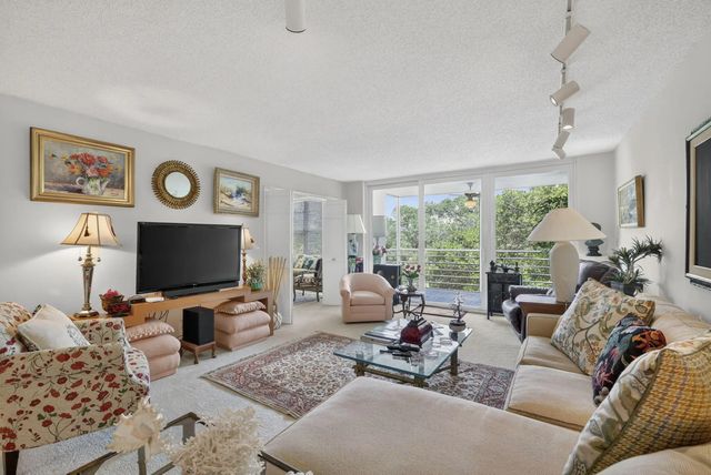 3900 Oaks Clubhouse Drive #410, Pompano Beach
