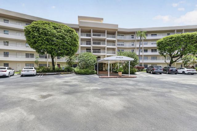 2 of 43 - 3900 Oaks Clubhouse Drive #410, Pompano Beach, FL