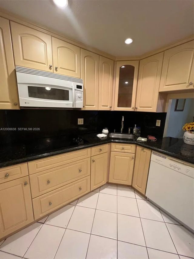 3 of 18 - 5860 Nw 64th Avenue #106, Tamarac, FL