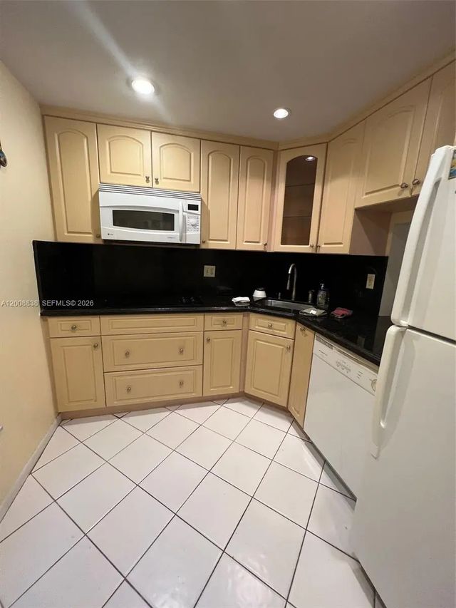4 of 18 - 5860 Nw 64th Avenue #106, Tamarac, FL