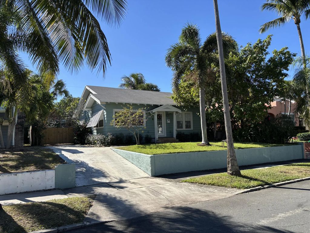 808 Kanuga Drive, West Palm Beach