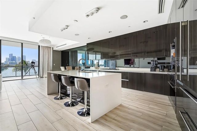 3300 Ne 188th Street #216, Aventura
