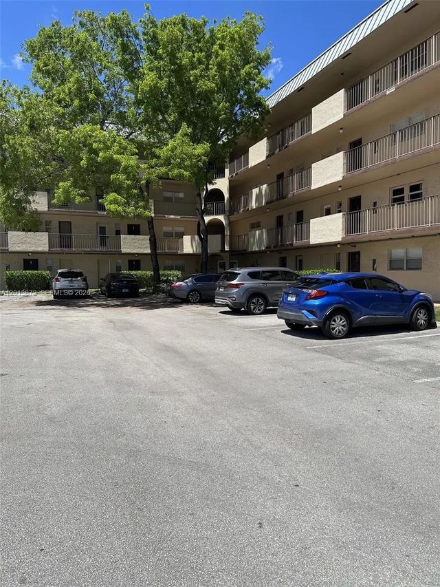 6061 N Falls Cir Drive #106, Lauderhill