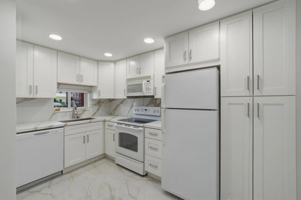 371 S Hollybrook Drive #106, Pembroke Pines