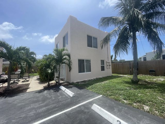 4 of 23 - 505  24th Avenue N, Lake Worth Beach, FL