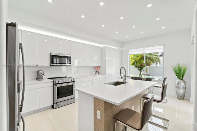 3 of 76 - 3188 Ne 211th Terrace, Aventura, FL