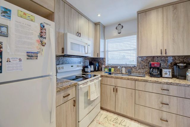 4 of 25 - 6850 Royal Palm Boulevard #303g, Margate, FL