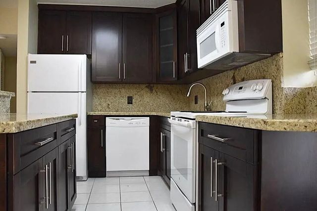 5 of 11 - 1361 Ne 27 Way, Pompano Beach, FL