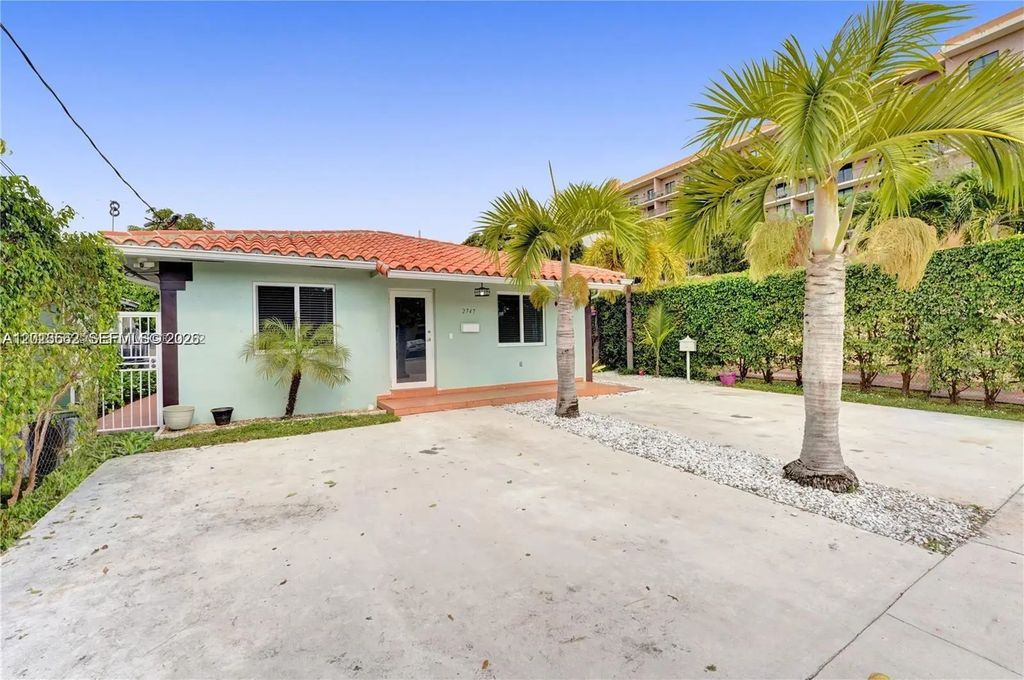 2747 Sw 17th Street, Miami