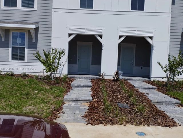 1292 Blue Island Drive #1292, Clermont