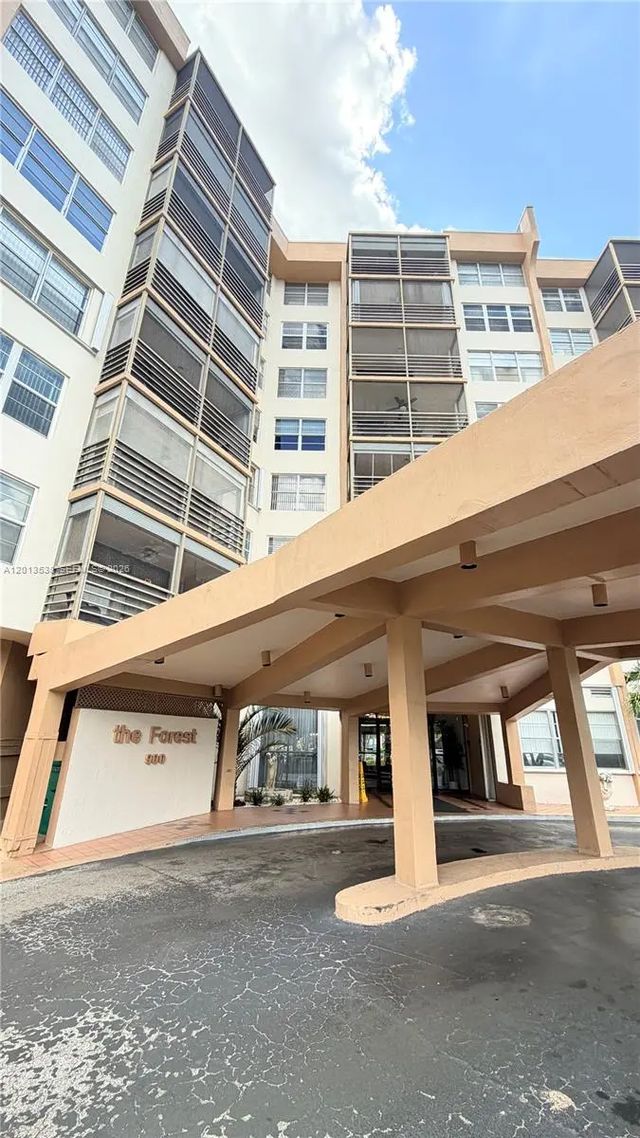 900 Saint Charles Place #520, Pembroke Pines