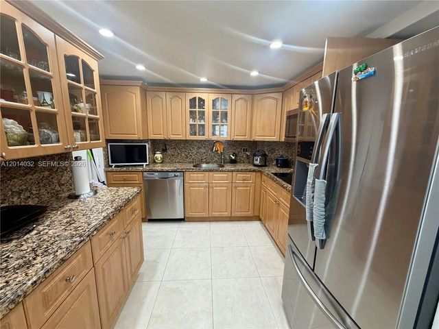 3 of 27 - 500 Bayview Drive #1631, Sunny Isles Beach, FL
