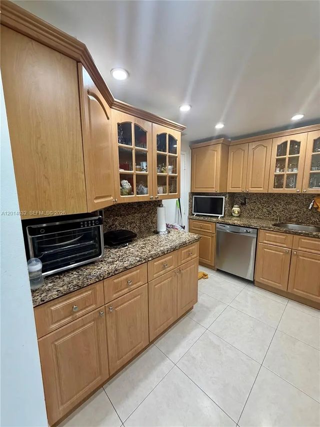 4 of 27 - 500 Bayview Drive #1631, Sunny Isles Beach, FL