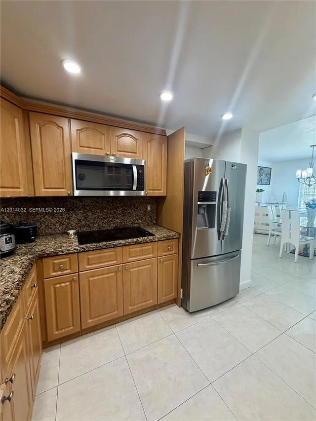 5 of 27 - 500 Bayview Drive #1631, Sunny Isles Beach, FL
