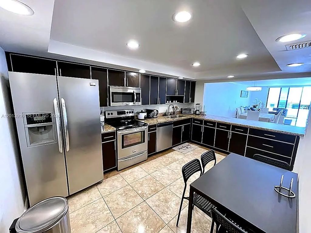 2500 Parkview Drive #2114, Hallandale Beach
