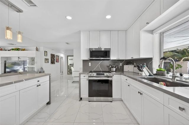 4 of 65 - 14234 Sw 75th Terrace, Miami, FL
