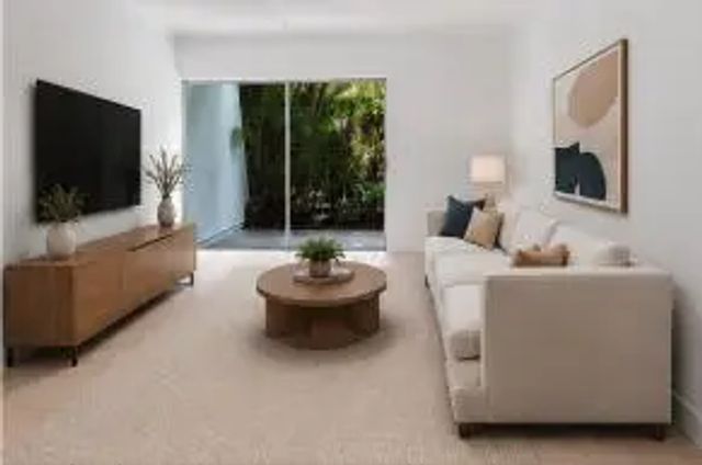 725 Hummingbird Way #111, North Palm Beach