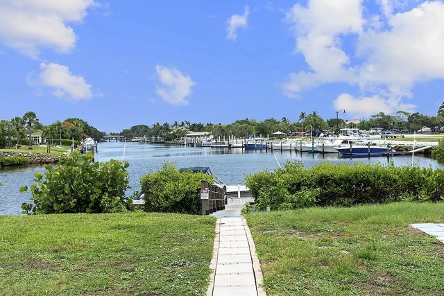 4 of 29 - 725 Hummingbird Way #111, North Palm Beach, FL