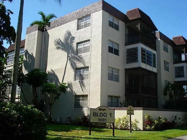 1681 Nw 70th Avenue #403, Plantation