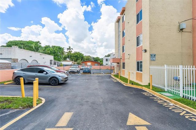 5 of 47 - 2400 Nw 16th St Road, Miami, FL