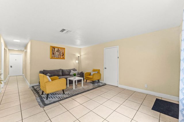 5 of 23 - 2640 Nw 14th Court, Fort Lauderdale, FL