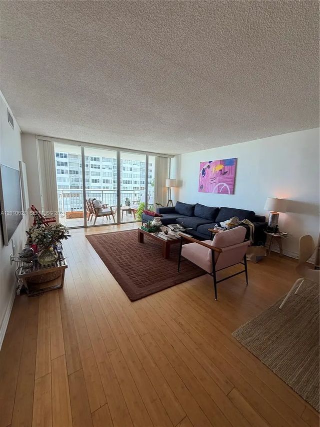 4 of 28 - 18061 Biscayne Boulevard #601, Aventura, FL