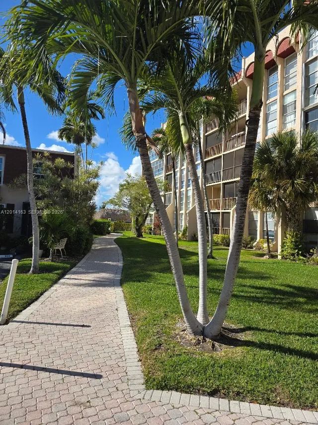 3 of 19 - 2001 Atlantic Shores Boulevard #104, Hallandale Beach, FL