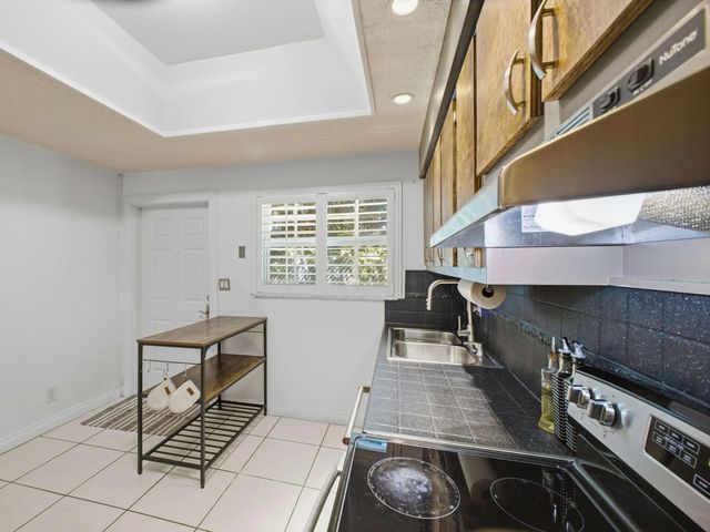 3 of 31 - 2200 Monroe Street #24, Hollywood, FL