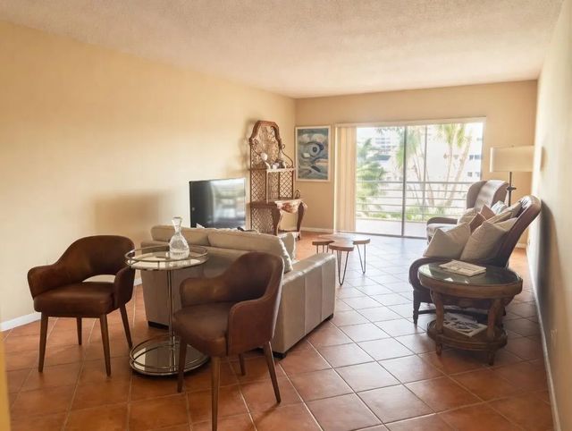 3 of 20 - 1430 S Lakeside Drive #22, Lake Worth Beach, FL