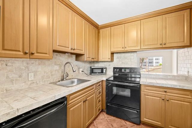 5 of 20 - 1430 S Lakeside Drive #22, Lake Worth Beach, FL