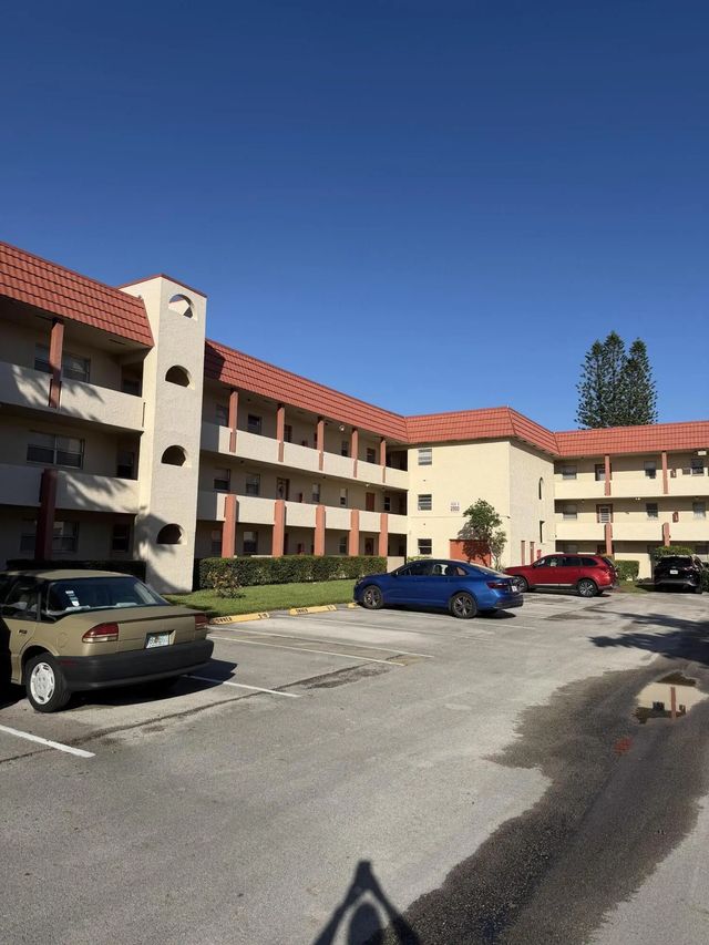 2 of 15 - 2950 Sunrise Lakes Drive W #305, Sunrise, FL