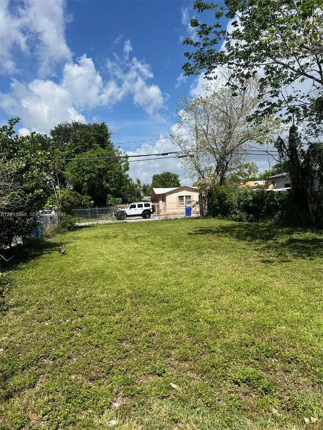 3033 Nw 8th Avenue, Miami
