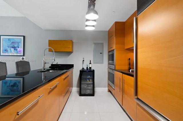 3 of 5 - 475 Brickell Avenue #5109, Miami, FL