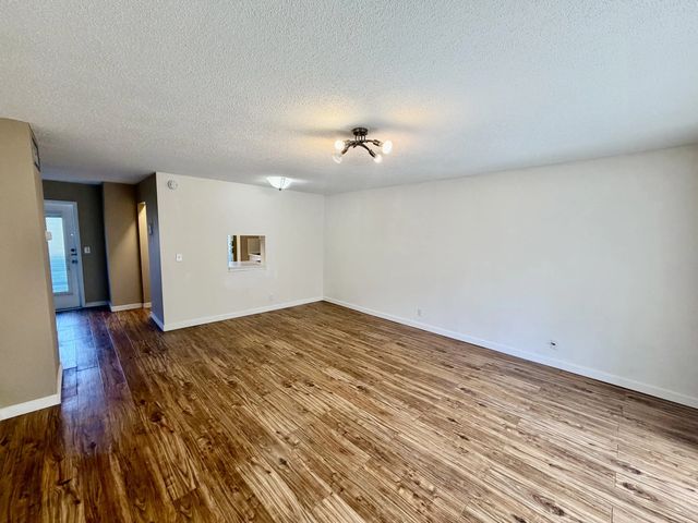 3 of 12 - 1000 Ne 14th Avenue #304, Hallandale Beach, FL