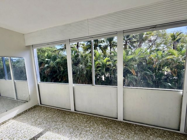 4 of 12 - 1000 Ne 14th Avenue #304, Hallandale Beach, FL