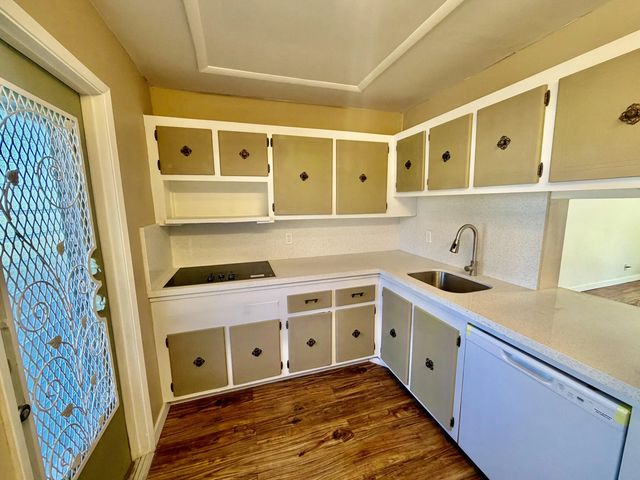 5 of 12 - 1000 Ne 14th Avenue #304, Hallandale Beach, FL