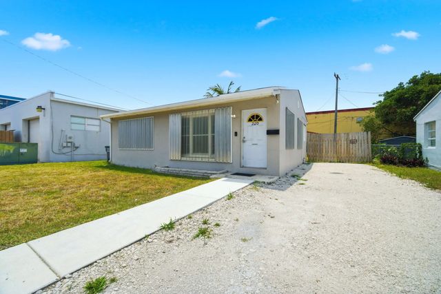 2 of 30 - 2120 Taylor Street, Hollywood, FL