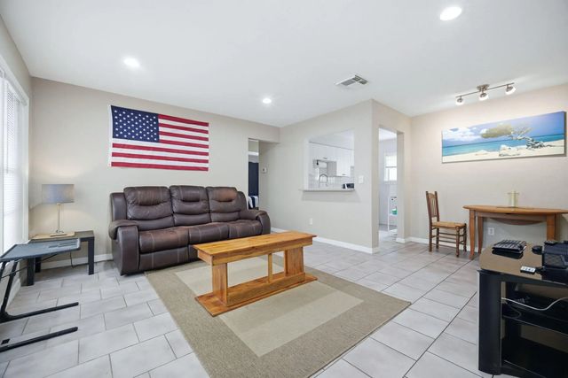 3 of 30 - 2120 Taylor Street, Hollywood, FL
