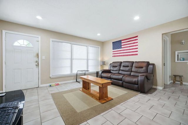 4 of 30 - 2120 Taylor Street, Hollywood, FL