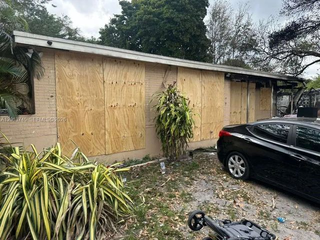 2 of 8 - 3910 Sw 34th Avenue, West Park, FL