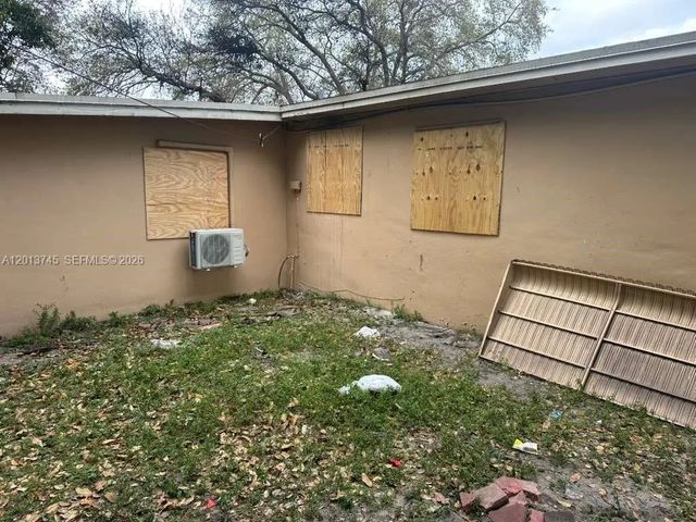 3 of 8 - 3910 Sw 34th Avenue, West Park, FL